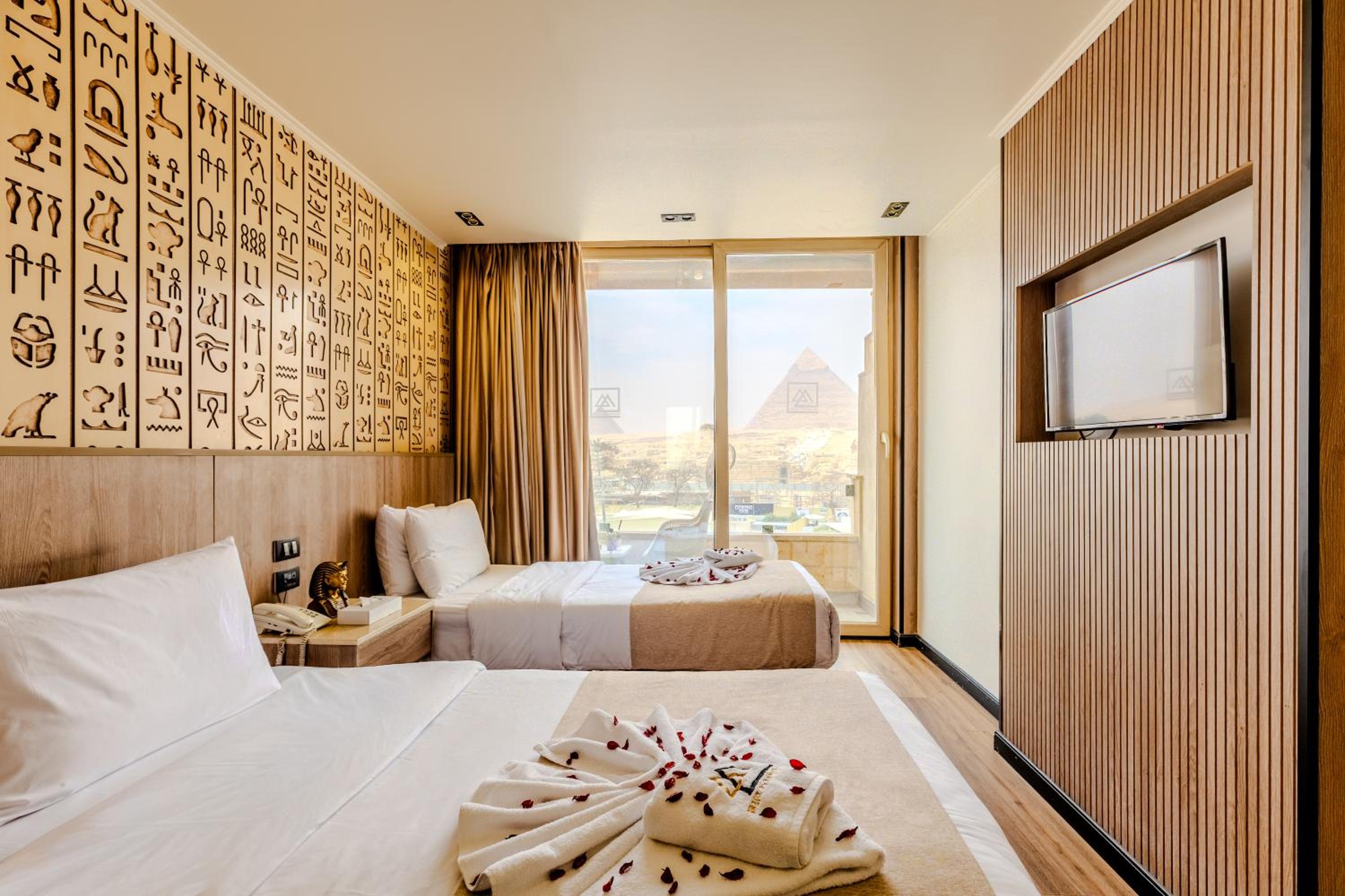 Room, Double or Twin Bed, Pyramids View, Balcony