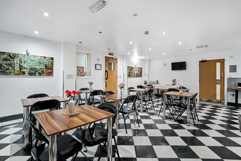 Lucky 8 Hotel 48/64