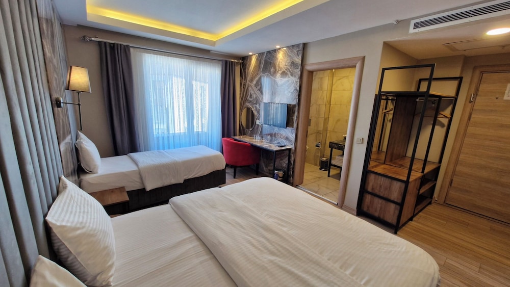 Room, Triple