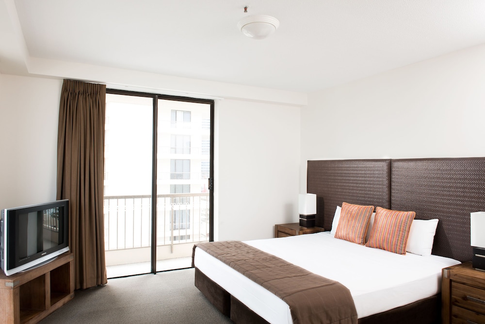 2 BEDROOMS