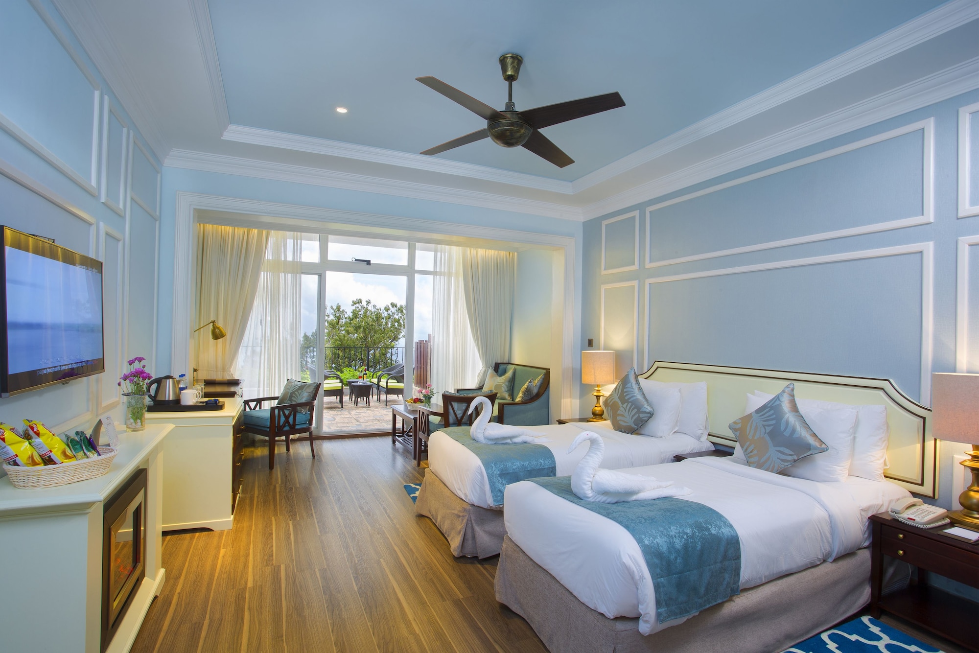 Moonlight, Bliss, 1 King and 1 Single Beds, Mountain View, Terrace، Fragrant Nature Munnar 2/4