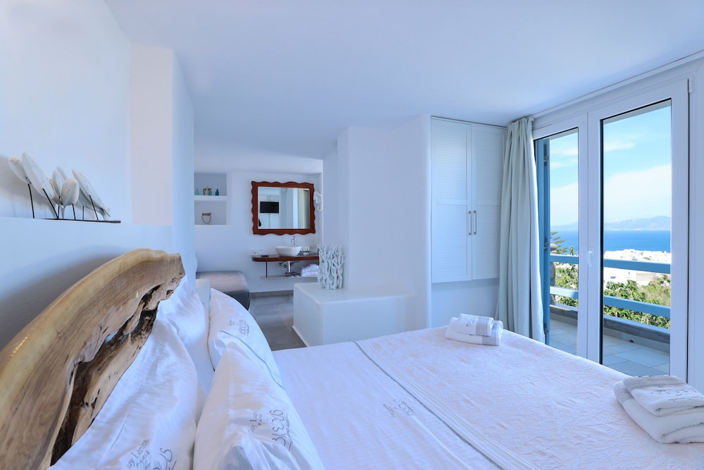 STANDARD, SEA VIEW