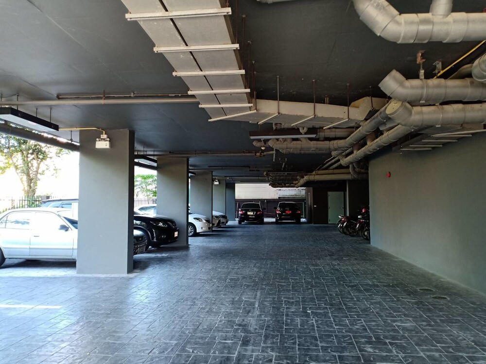 DLUX Condominium 35/44