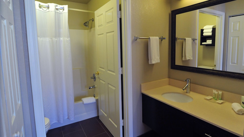 Staybridge Suites Chicago Oakbrook Terrace 15/64
