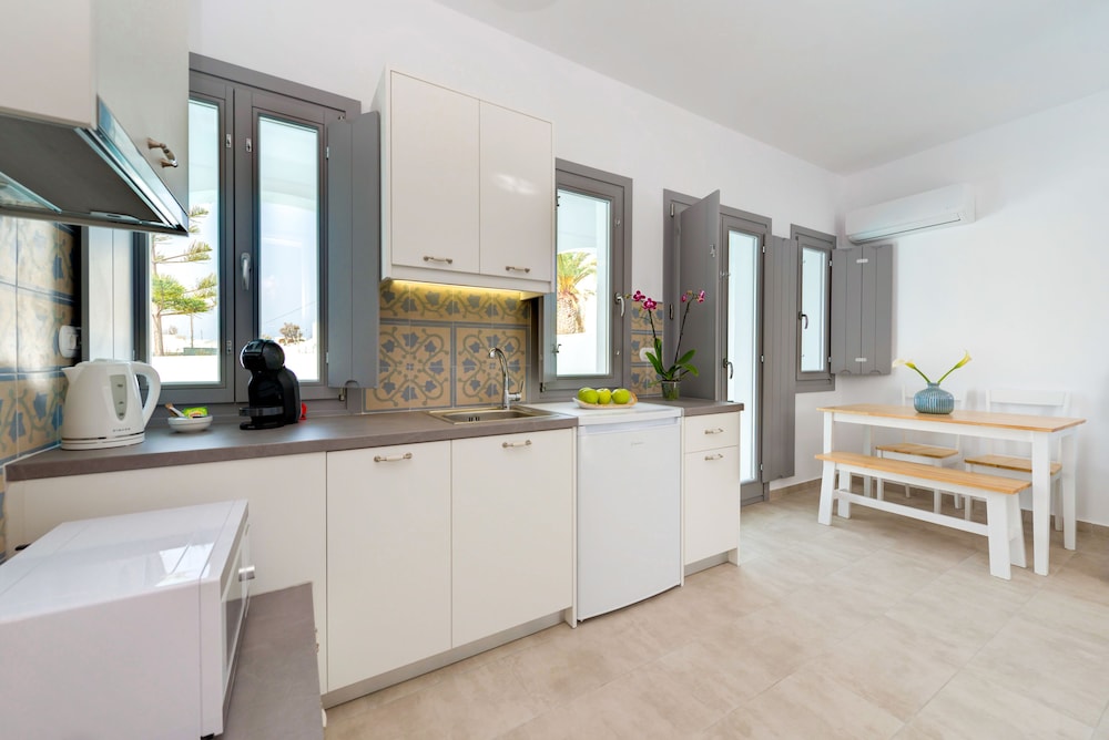 White Harmony Suites 17/69