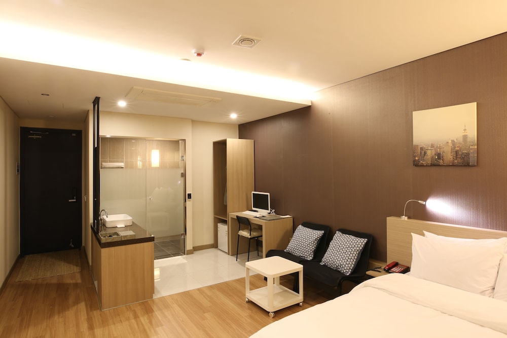 Hotel Clover 22/28