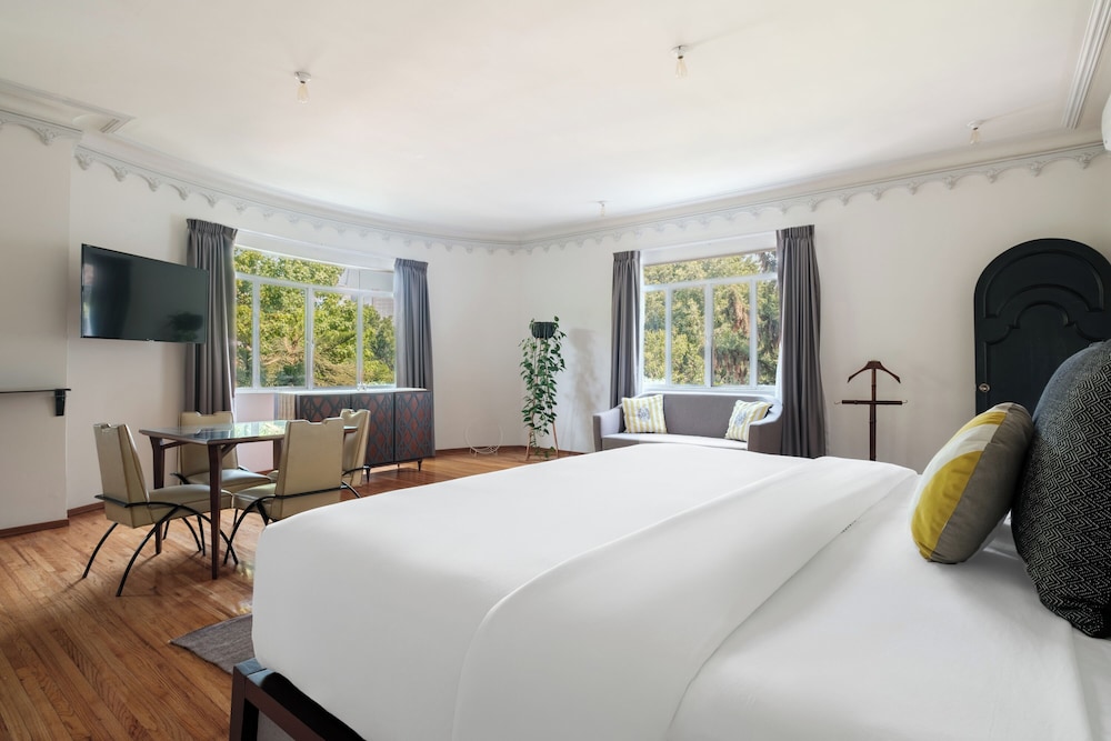 Master, Executive, Suite, King Bed, Sofa
