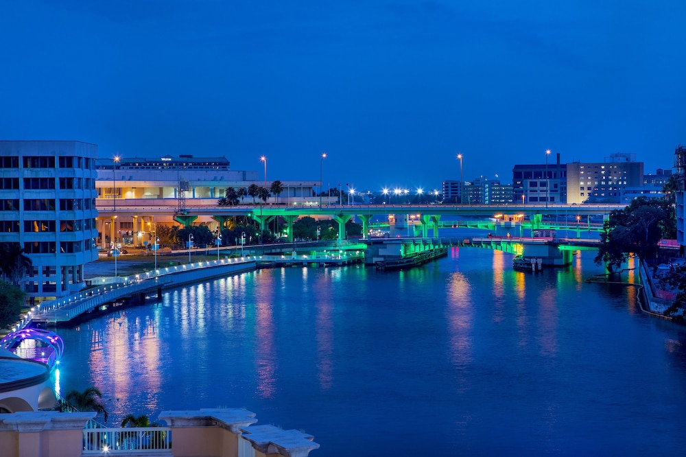 Hotel Tampa Riverwalk 8/55