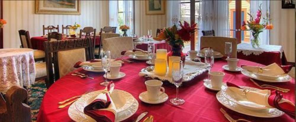 Gingerbread Mansion Inn 55/73