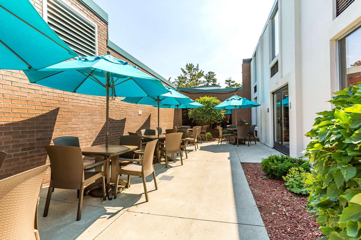 Country Inn and Suites by Radisson, Traverse City, MI 42/46