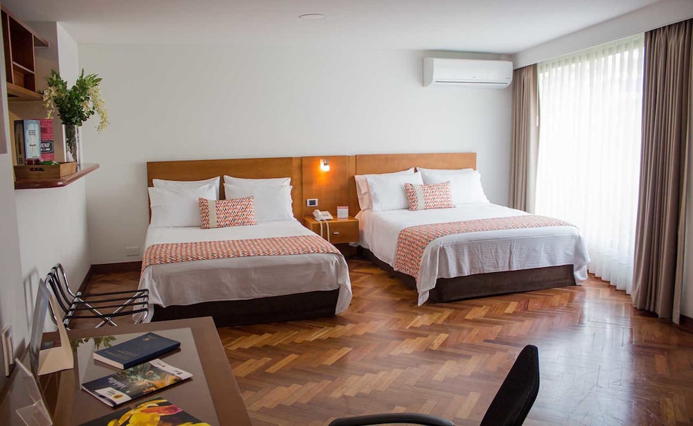 Leblon Suites Hotel 12/60