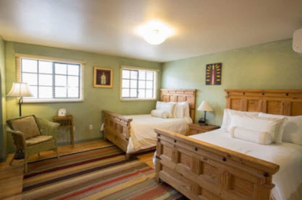 Blue Iguana Inn 37/64