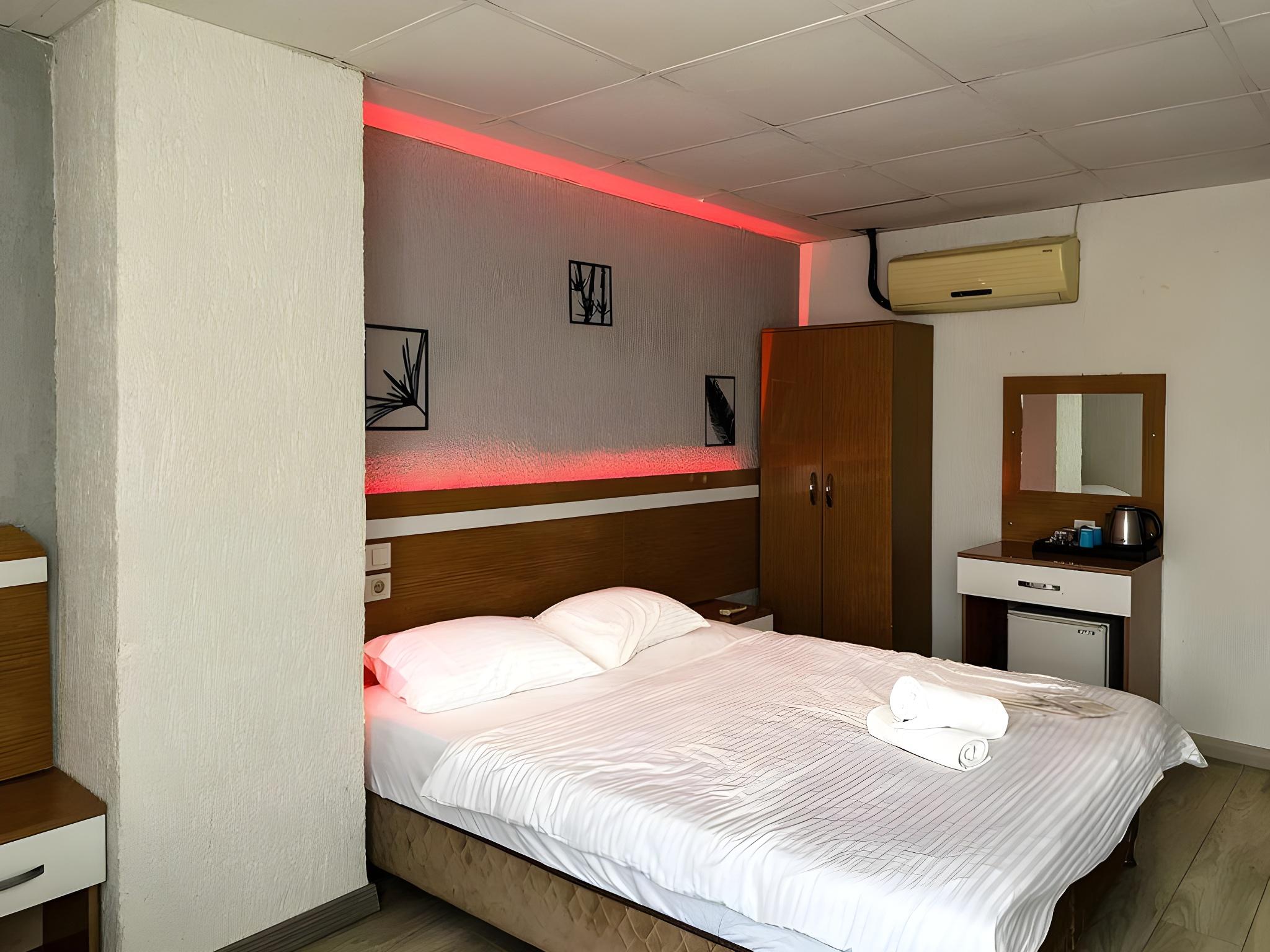 Deluxe, Double Bed