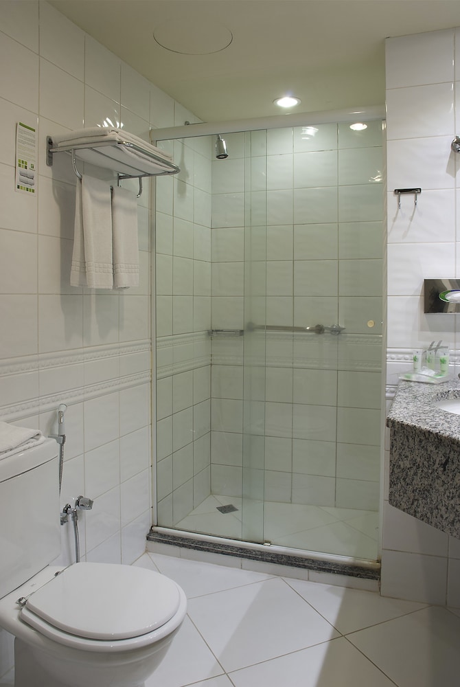Master Porto Alegre (ex. Holiday Inn Porto Alegre) 64/69