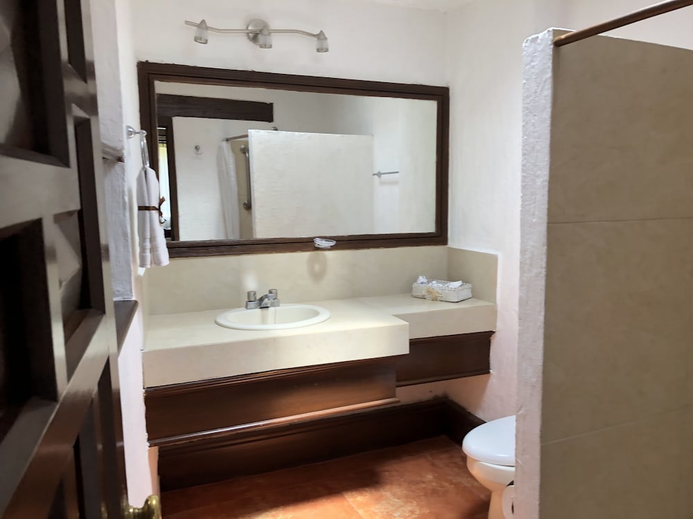 Villa San Jose Hotel And Suites 48/50