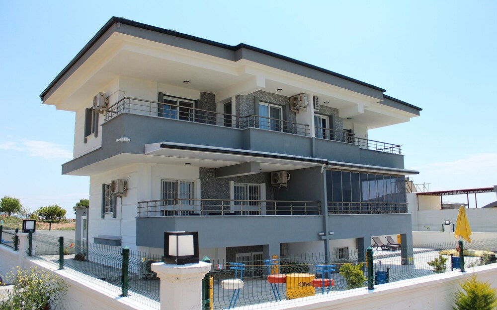 Mavi Restaurant & Apartments 3 1/50