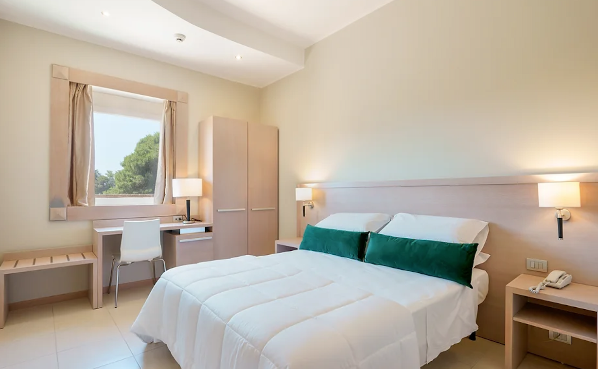 Deluxe, Double or Twin Bed