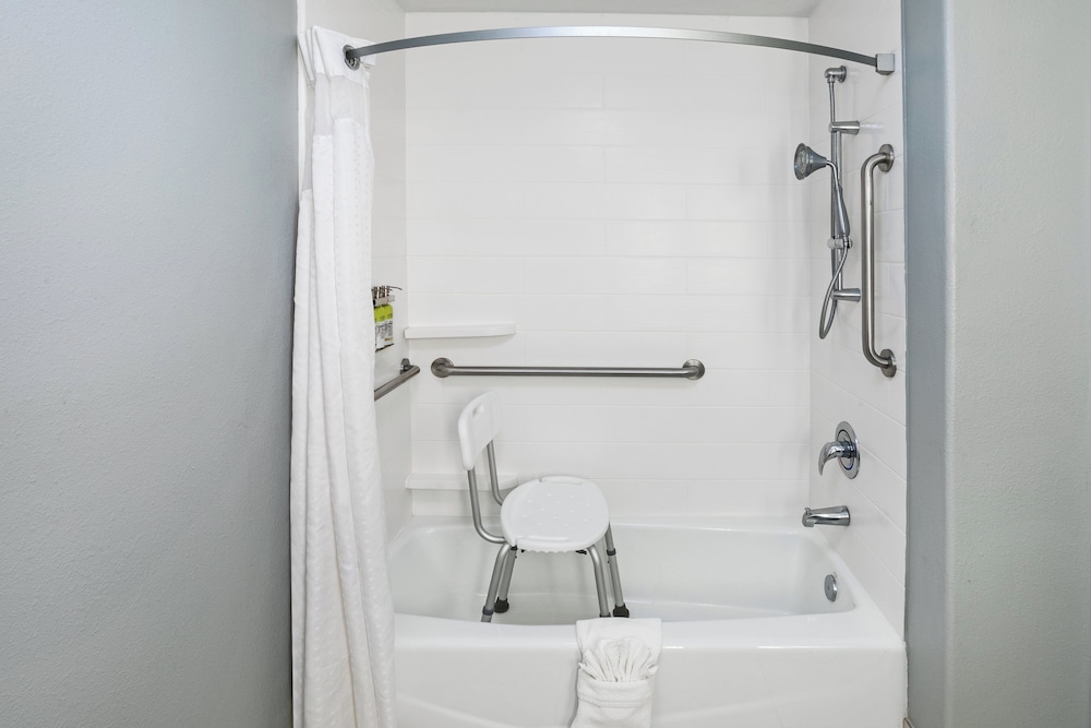 Holiday Inn Express Hotel Suites Hutto 72/72