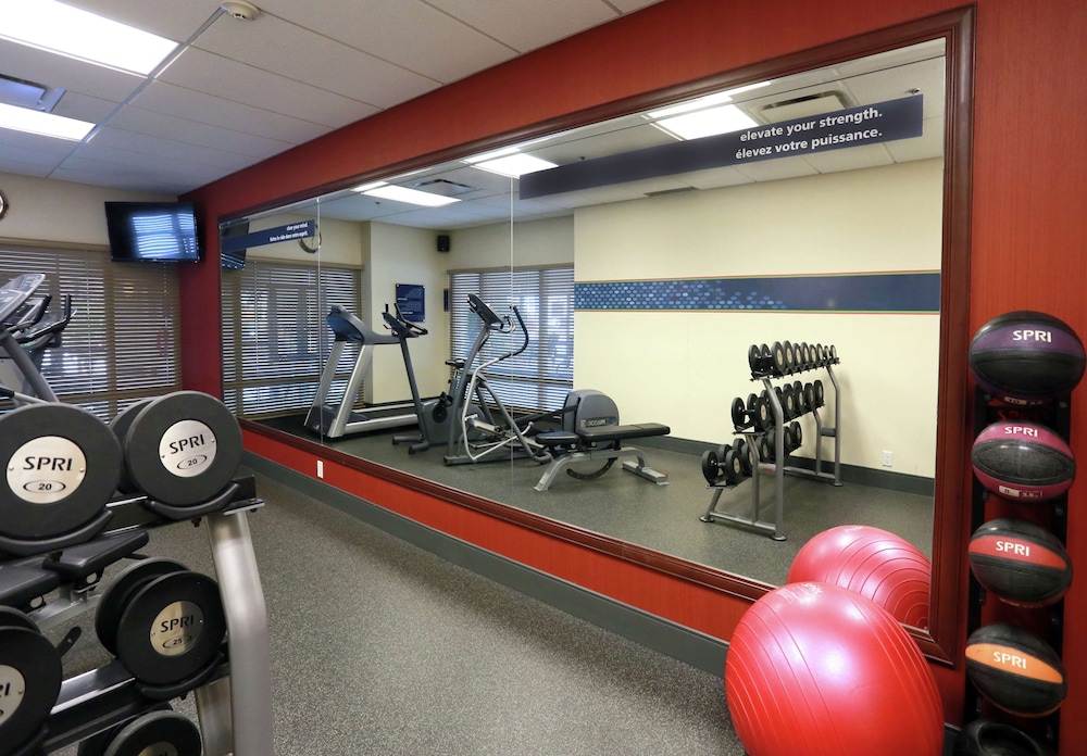 Hampton Inn and Suites by Hilton Laval 37/71