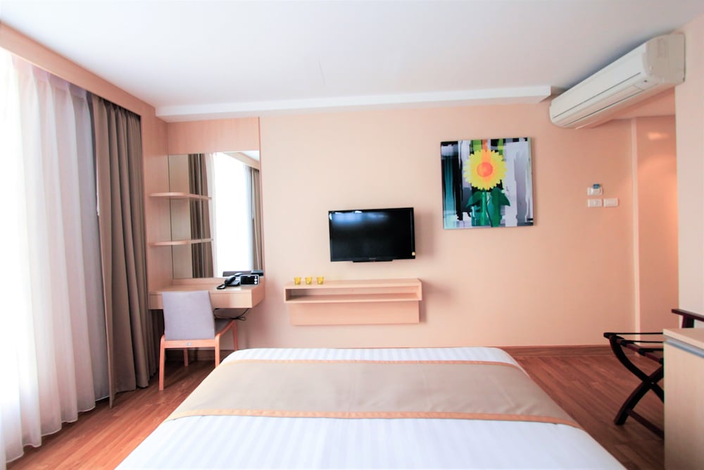 PETALS INN 16/26