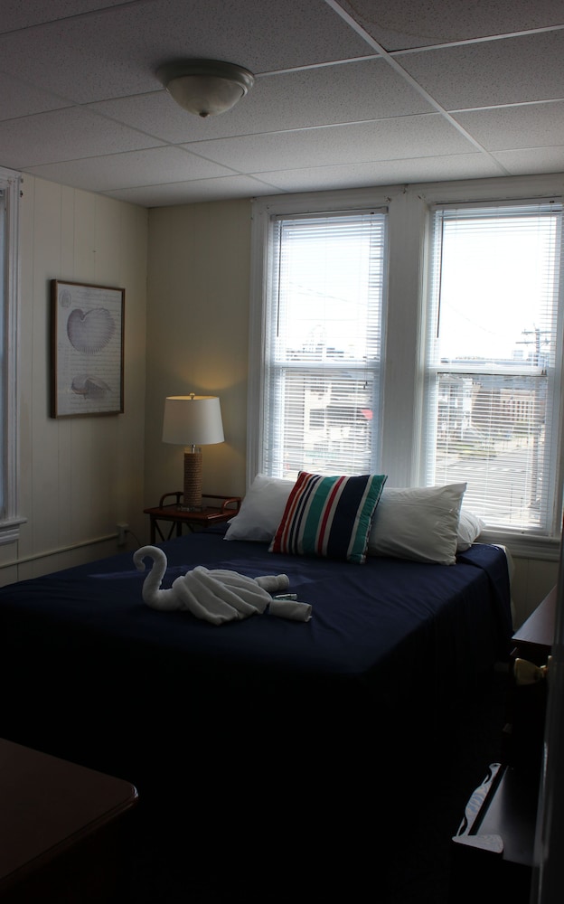 Blue Water Inn 24/46