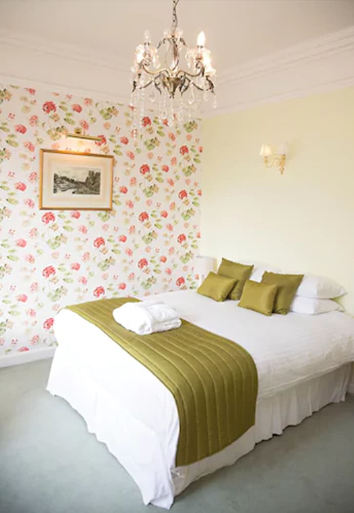Woodlands Manor 26/100