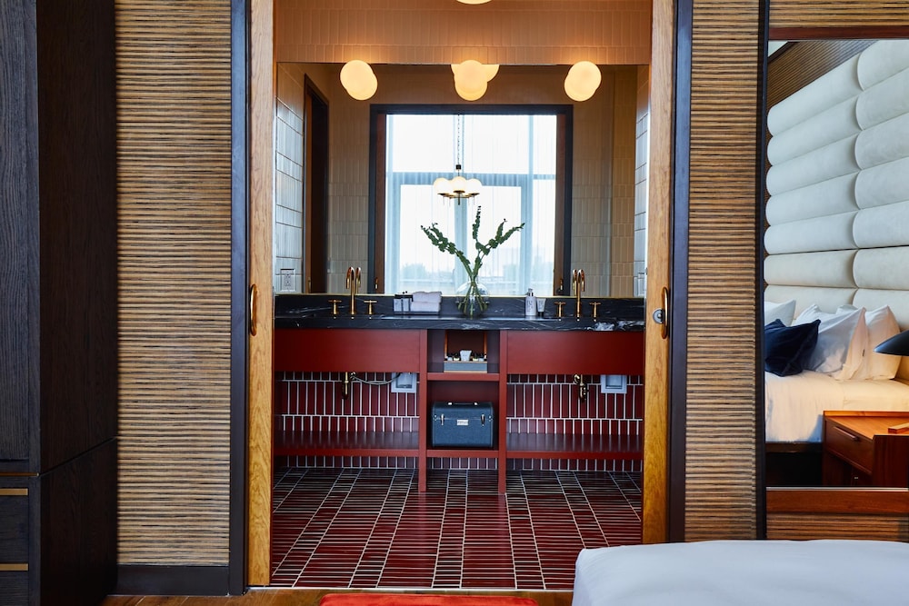 Fairlane Hotel 16/38