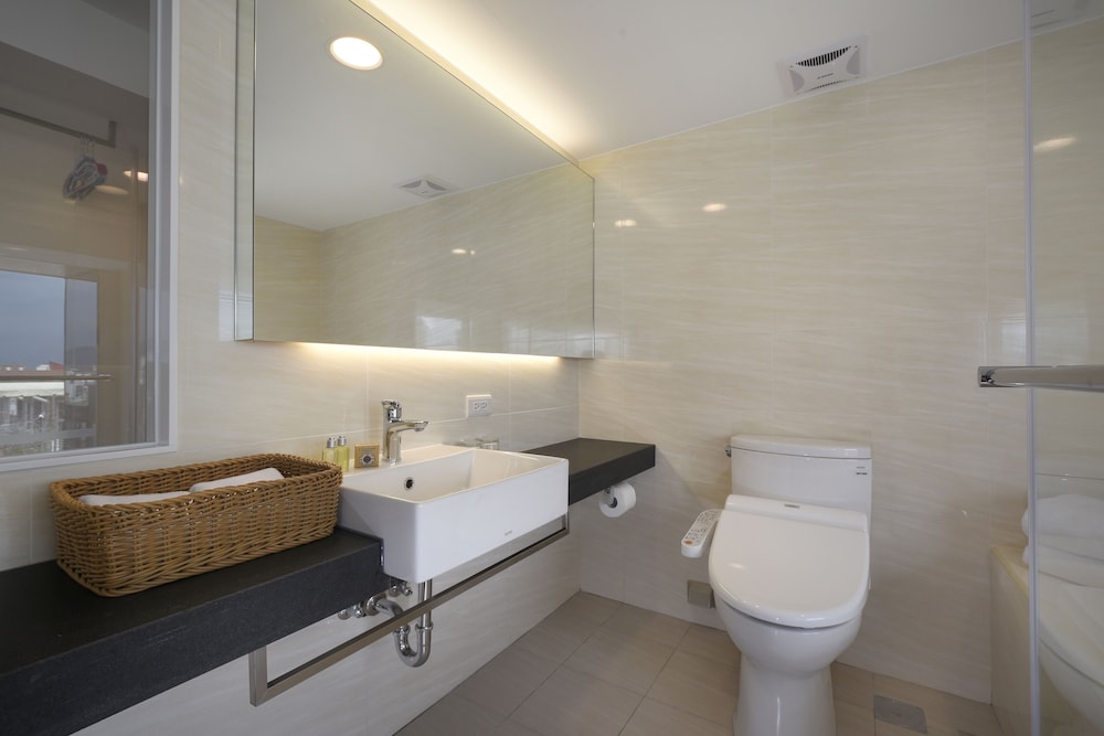 Eastin Taipei 69/71