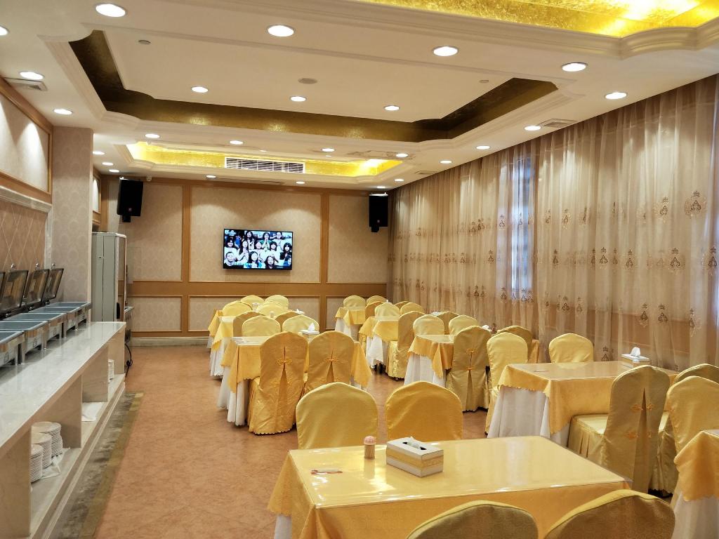 Vienna Hotel (Shenzhen Gushu Metro Station) 48/56