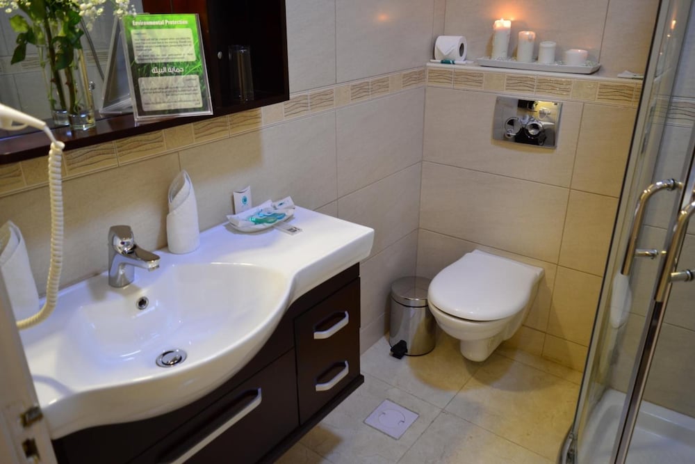 Comfort Hotel Suites 41/48