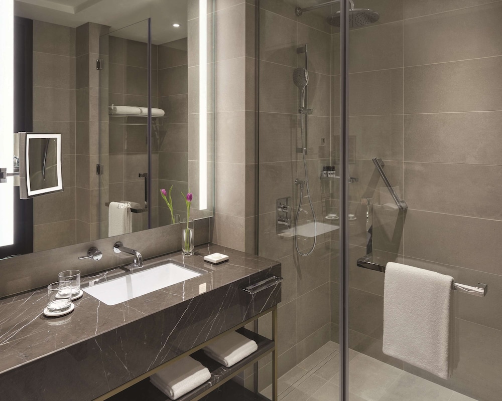 Hyatt Regency Al Kout Mall 69/70
