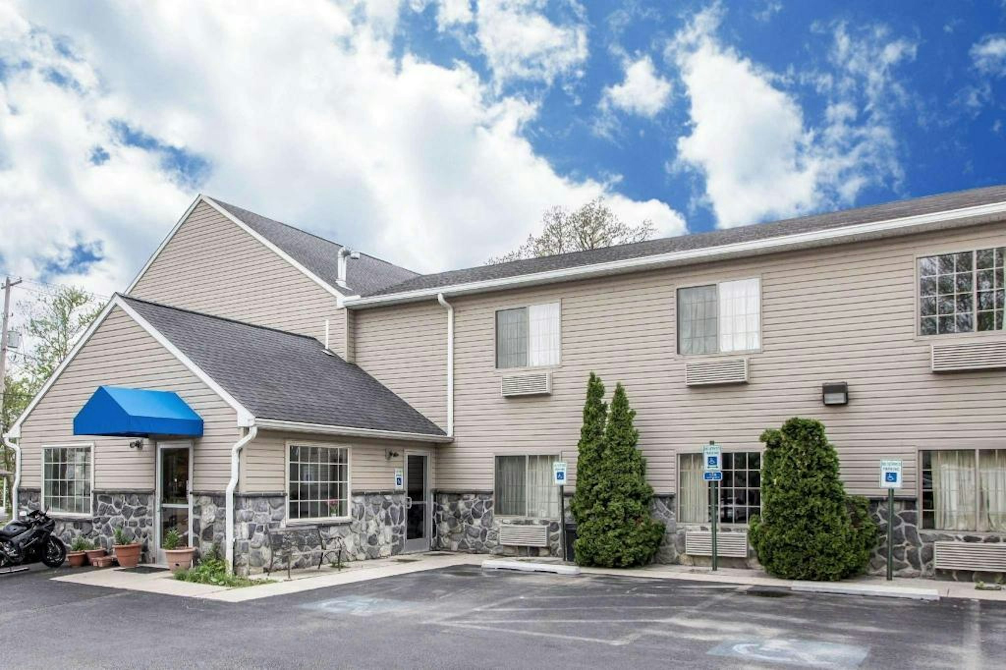 Passport Inn Paradise PA 6/6