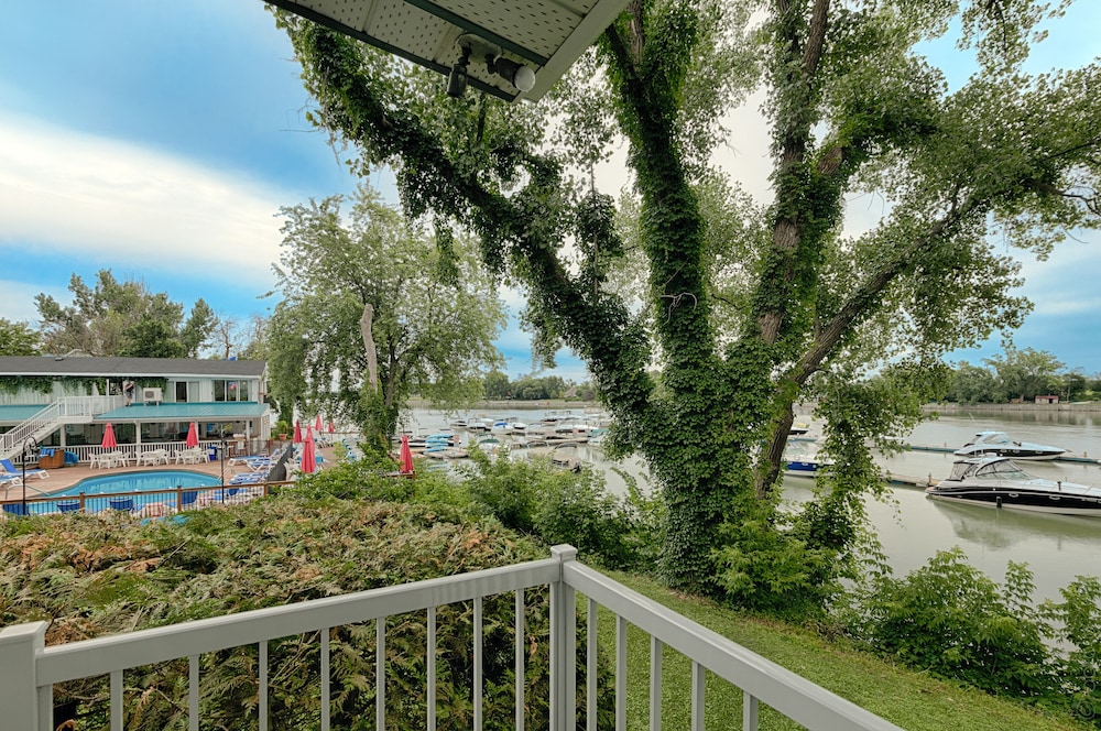 Auberge Handfield 5/50