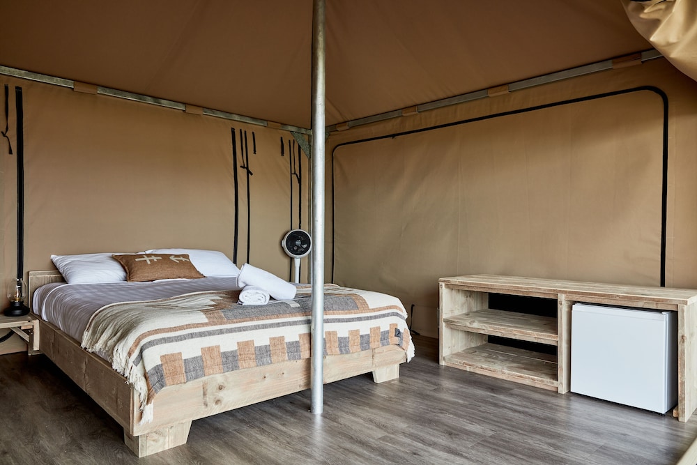 Comfort, Tent, Queen Bed, Beach Side, Torquay Foreshore Caravan Park 2/2