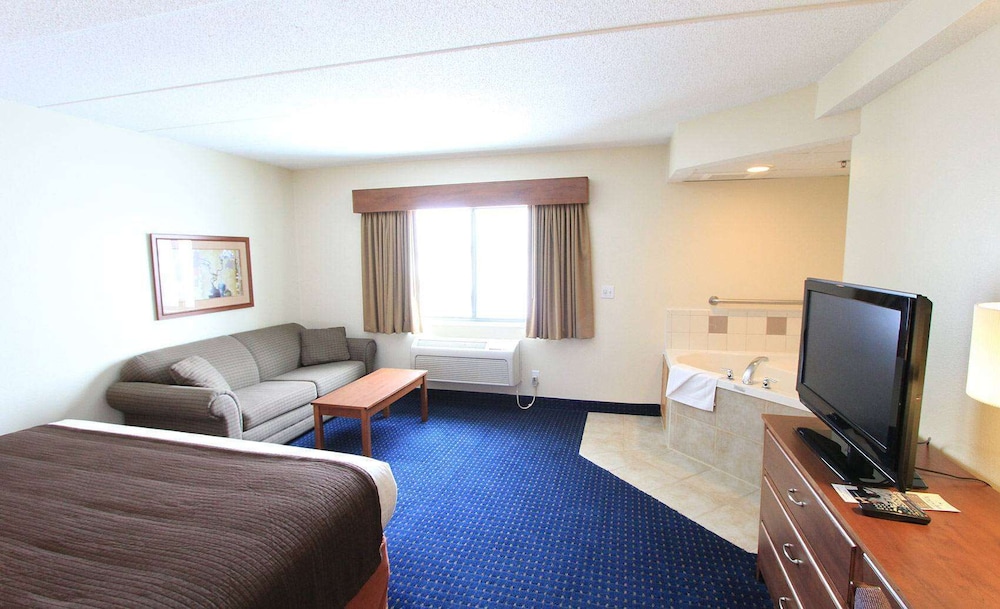 AmericInn by Wyndham Cedar Rapids/CID Airport 26/39