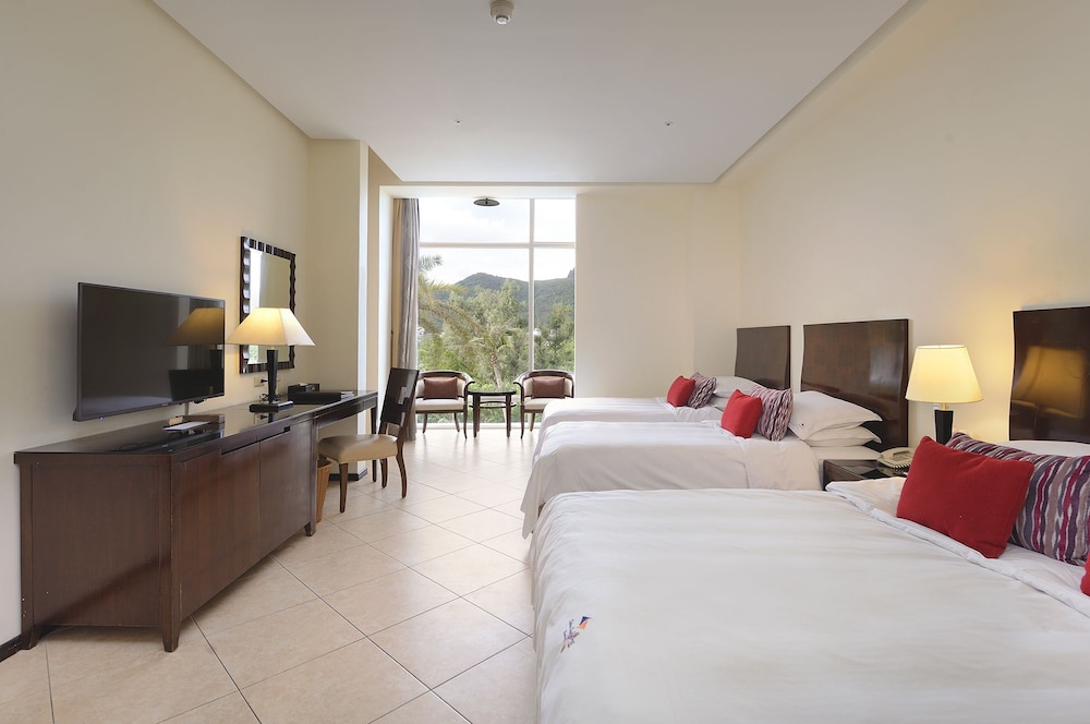 Chateau Beach Resort 12/78