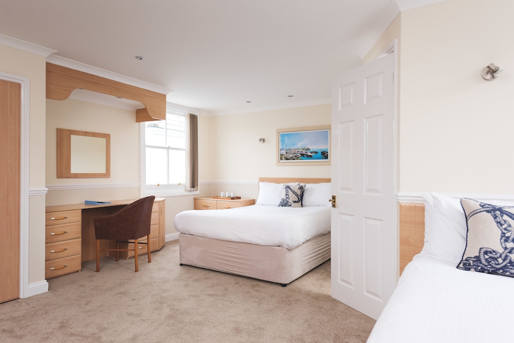Pier House 11/50