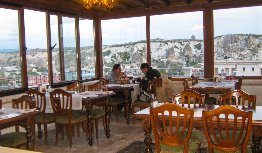 Elysee Cave House 85/100