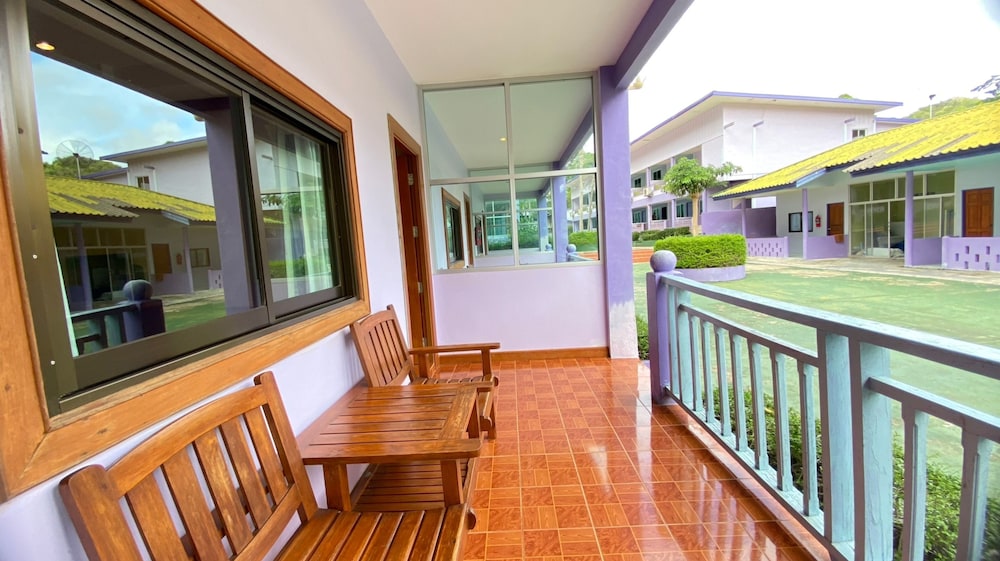 Phi Phi Donchukit Resort 4/40