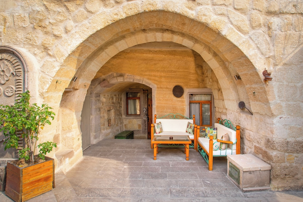 Terra Cave Hotel 7/50