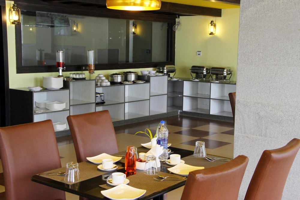 Hotel Vinayaga 21/25