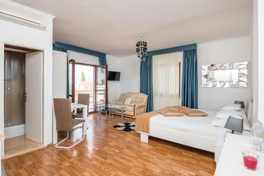Villa Voinic 38/50