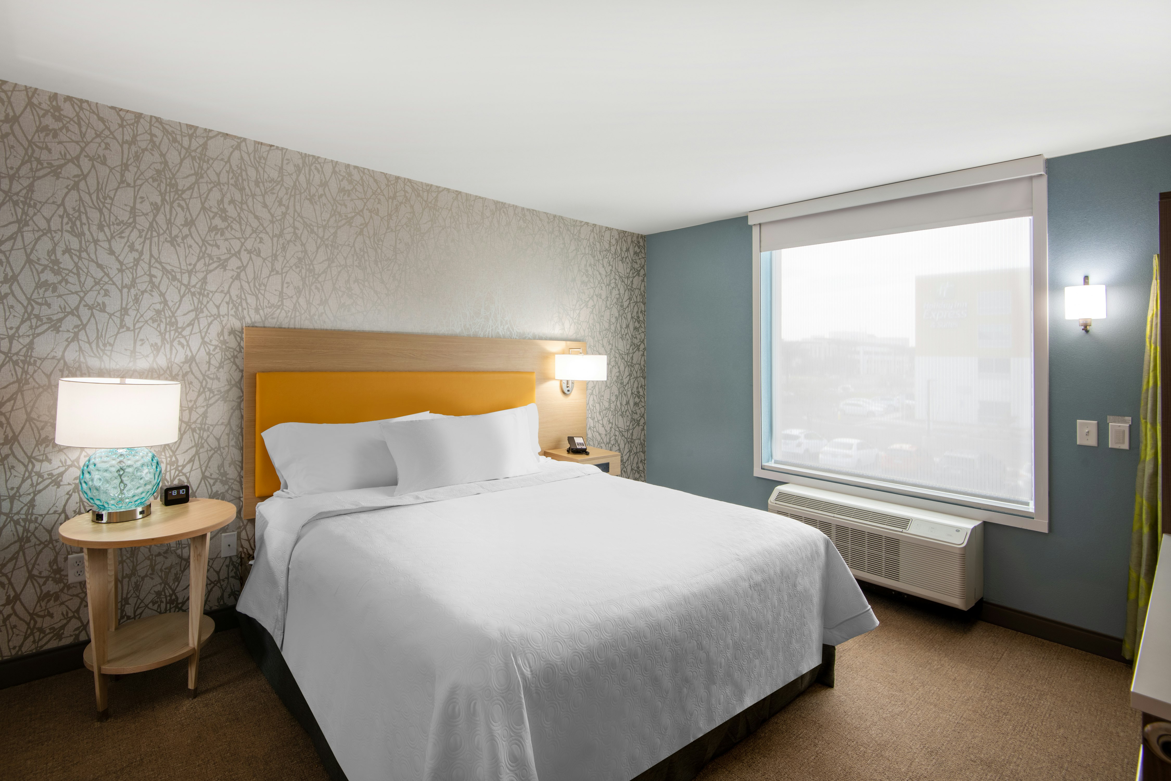 SUITE, KING BED, ACCESSIBLE