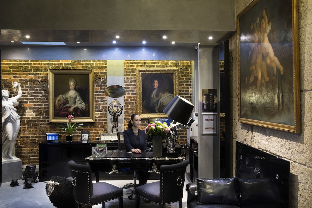 Hotel Plaza Elysees 5/50