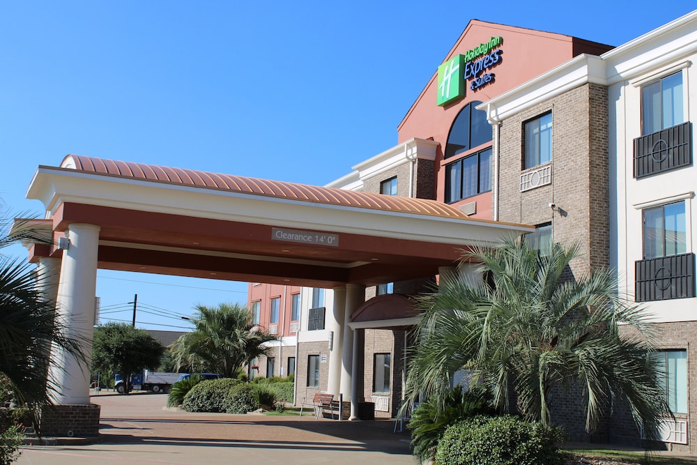 Holiday Inn Express Hotel Suites Fairfield North 11/63