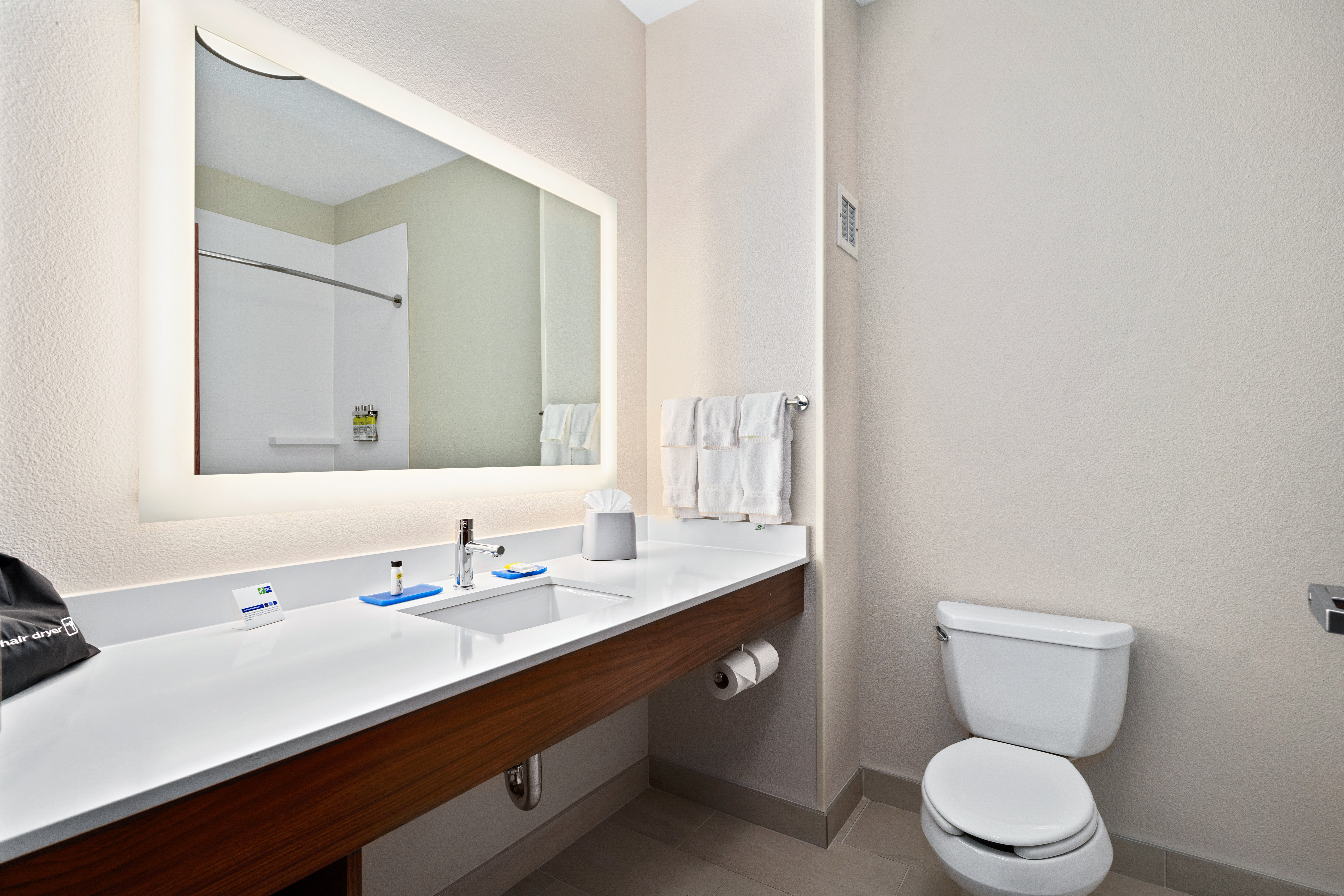 Room, 2 Queen Beds, Holiday Inn Express Hotel And Suites Van Buren Ft Smith Area 6/10