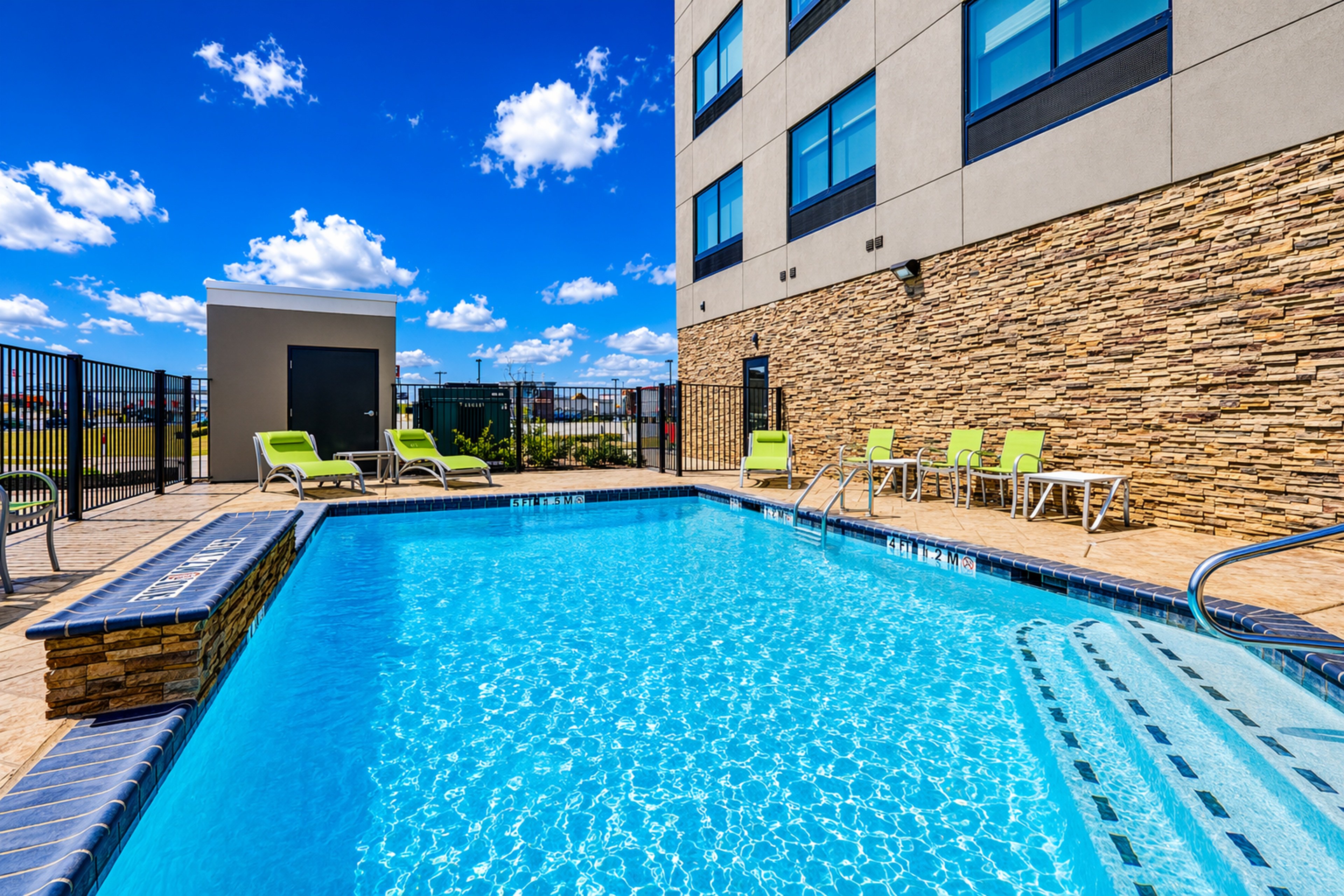 Holiday Inn Express & Suites Fort Worth North - Northlake 55/58