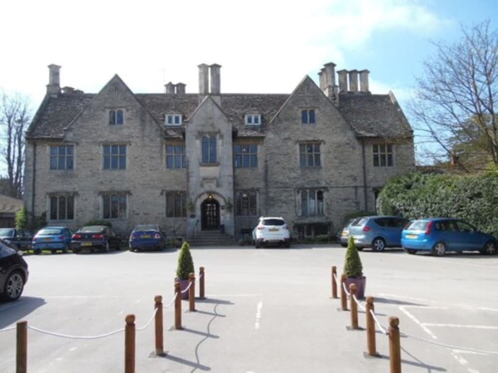 Stonehouse Court Hotel 72/80