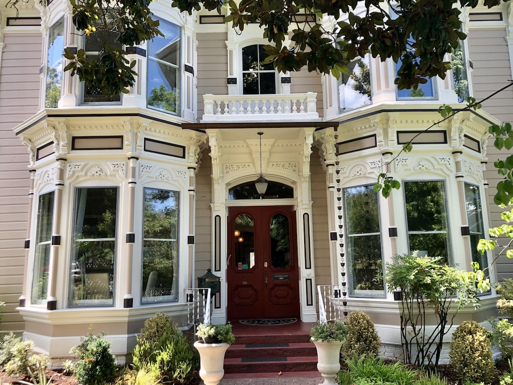 Mccall House Bed And Breakfast 1/50