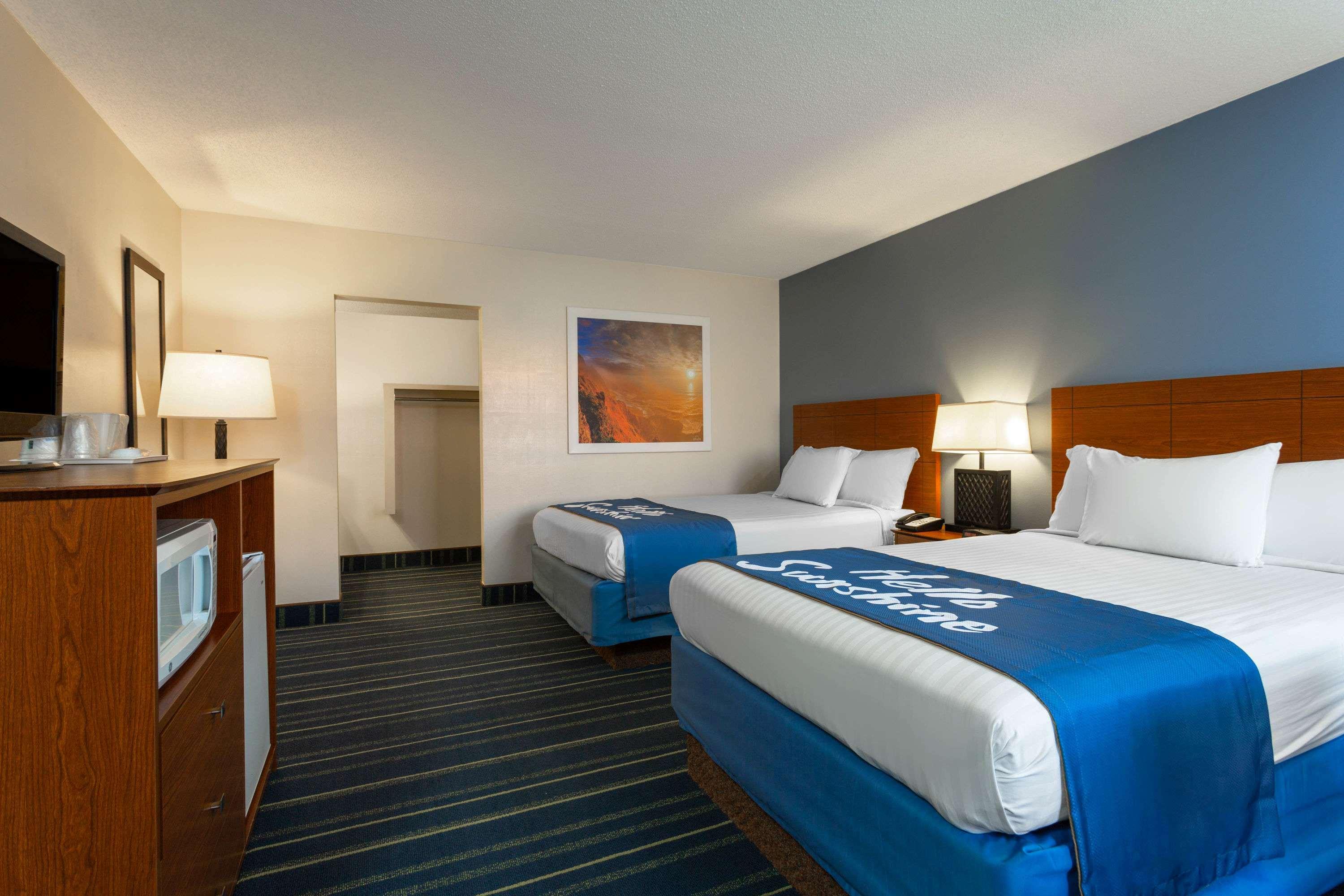 Days Inn By Wyndham Breezewood 17/34
